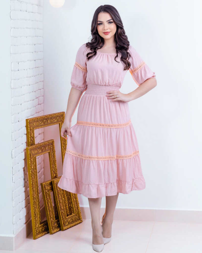 Deslumbre-se com o Vestido Laís: Leveza e Sofisticação em Cada Detalhe!