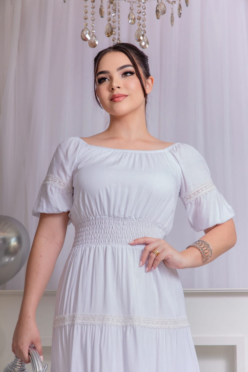 Deslumbre-se com o Vestido Laís: Leveza e Sofisticação em Cada Detalhe!