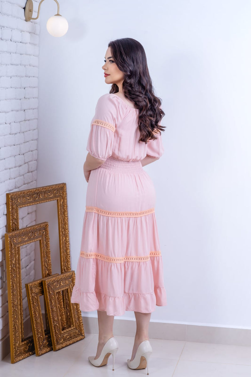 Deslumbre-se com o Vestido Laís: Leveza e Sofisticação em Cada Detalhe!
