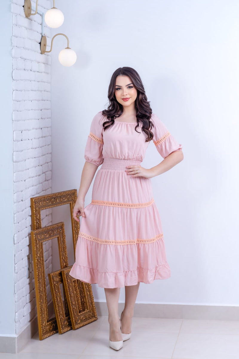 Deslumbre-se com o Vestido Laís: Leveza e Sofisticação em Cada Detalhe!