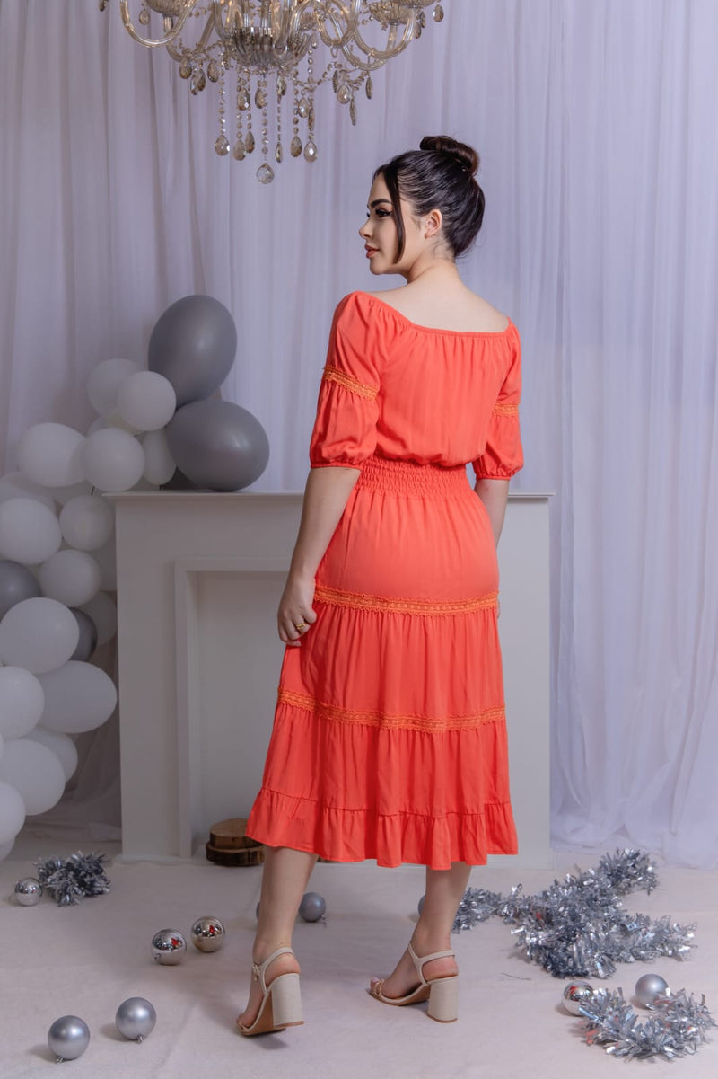 Deslumbre-se com o Vestido Laís: Leveza e Sofisticação em Cada Detalhe!
