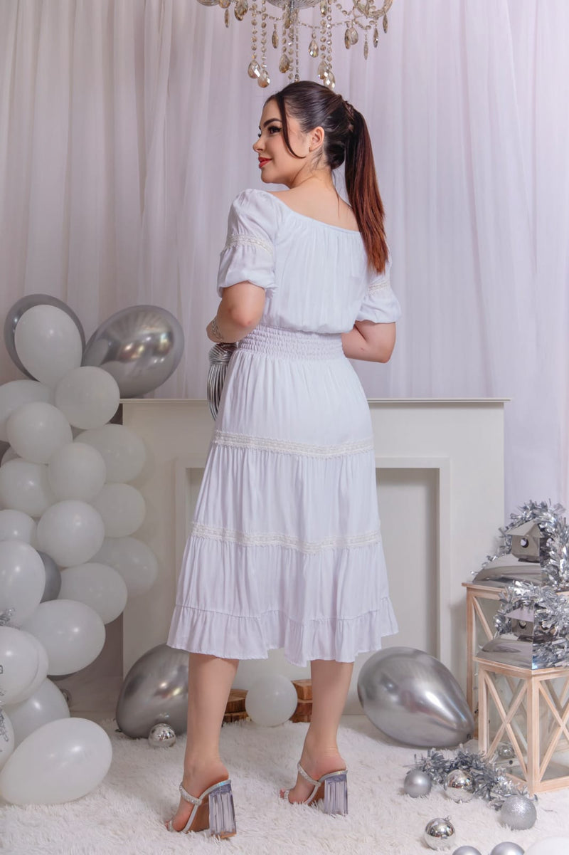 Deslumbre-se com o Vestido Laís: Leveza e Sofisticação em Cada Detalhe!